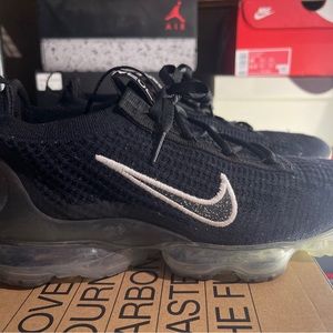 Nike Air Vapormax 2021 Flyknit Black DC4112-002  Women’s Size 9 Sneakers Worn.